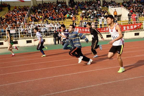 2019年最新運動會開幕式主持詞三篇